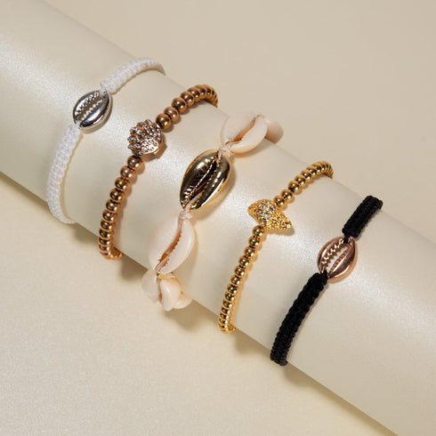 Natürliche Kauri-Muschel | Gold | Cremefarbenes Makramee-Armband
